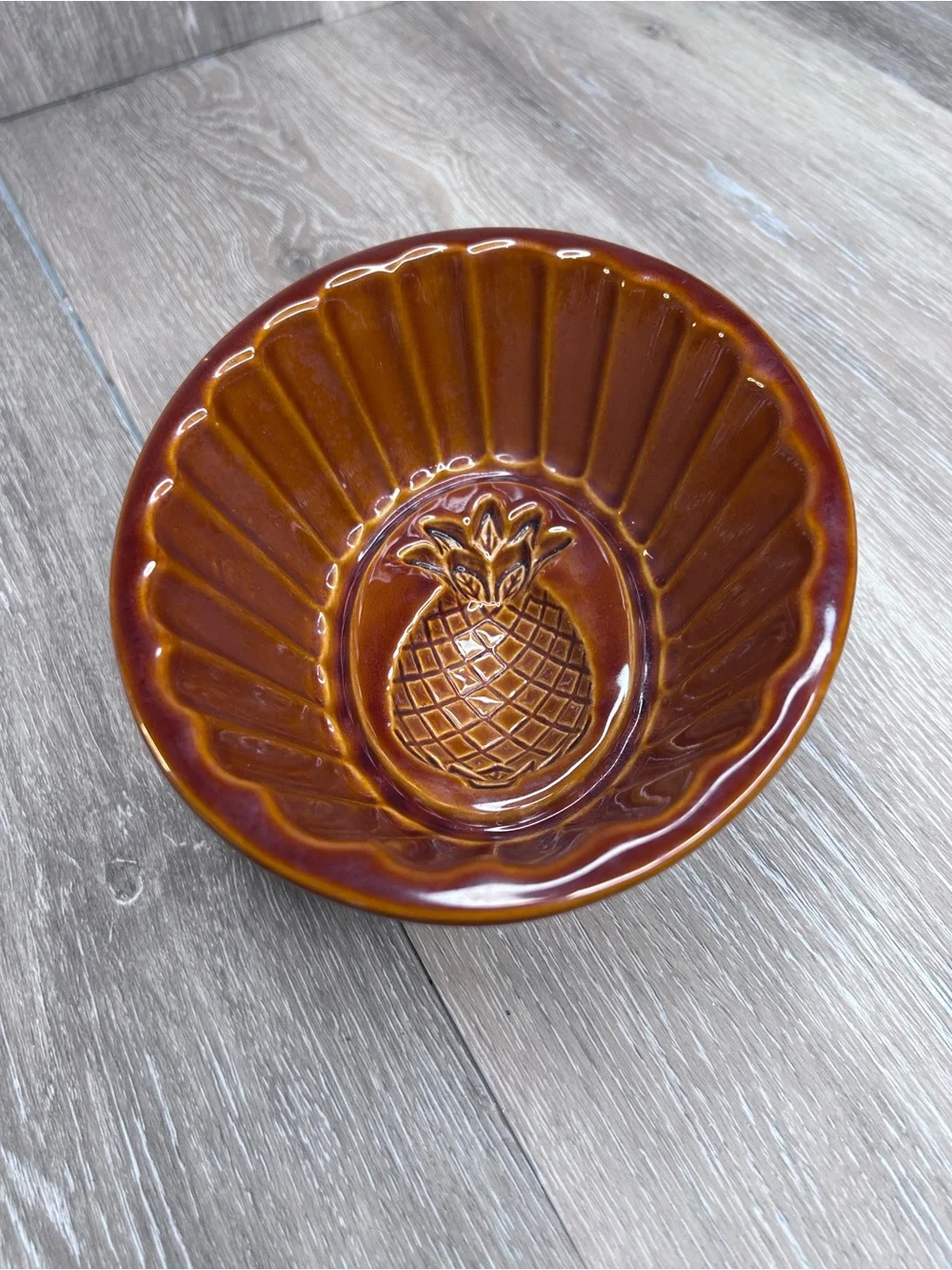 🍮 Williams Sonoma Brown Ceramic Pineapple Mold / Decorative Wall Hanging Bowl